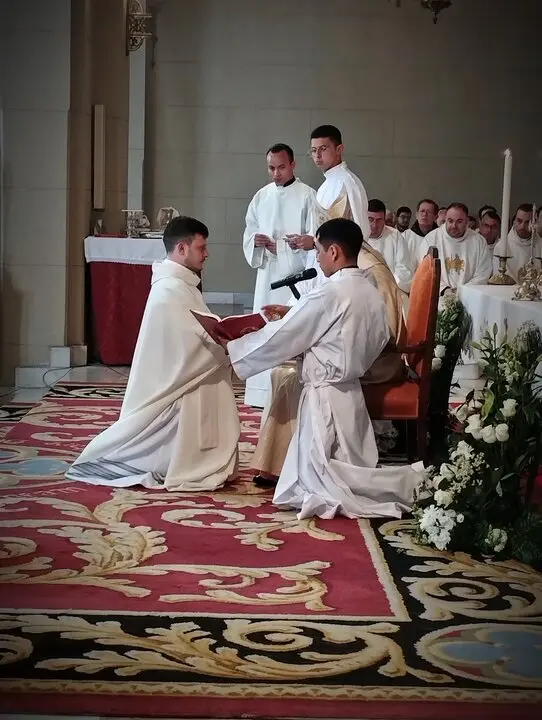 20250524 ordenaci&oacute;n sacerdote Francesco Salvatori, di&aacute;cono ver&iacute;n (10)