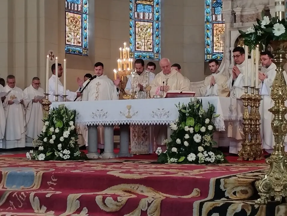 20250524 ordenaci&oacute;n sacerdote Francesco Salvatori, di&aacute;cono ver&iacute;n (12)