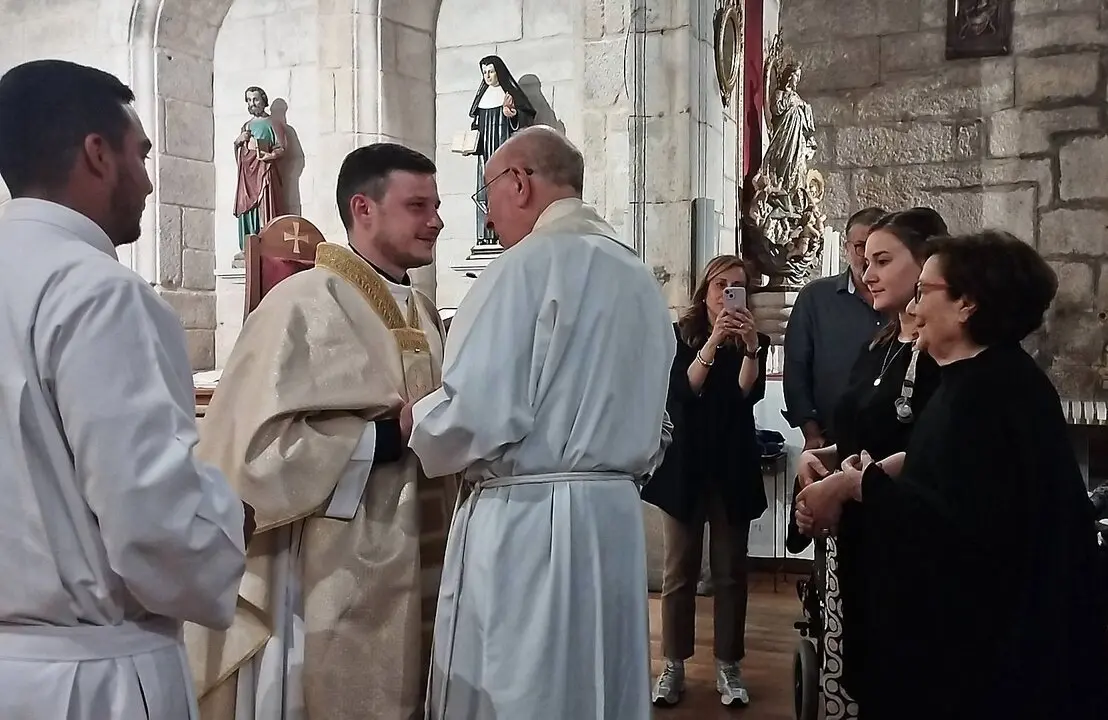 20250525 Primera misa Francesco Salvatori parroquia Ver&iacute;n (1)