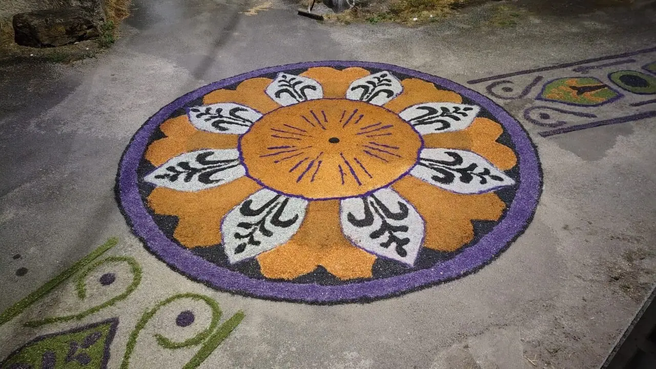 202506 Corpus San Cristovo Monterrei, alfombras florais (1)