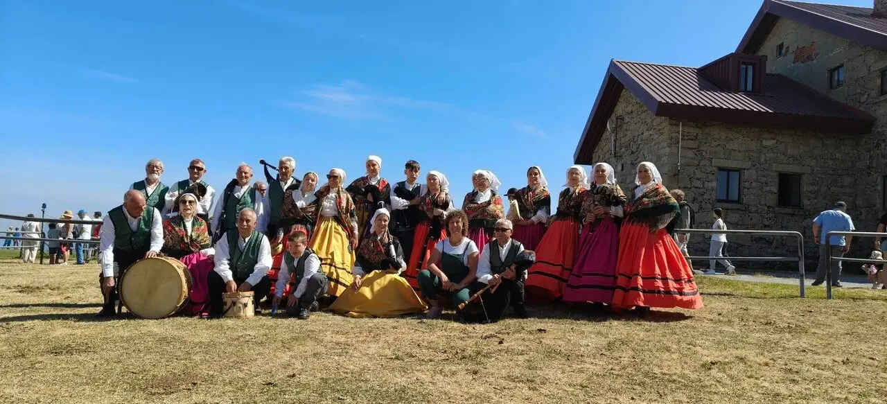 20250727 XVI Certame Celtib&eacute;rico de Bandas de Gaitas Manzaneda, banda gaitas Ri&oacute;s (1)