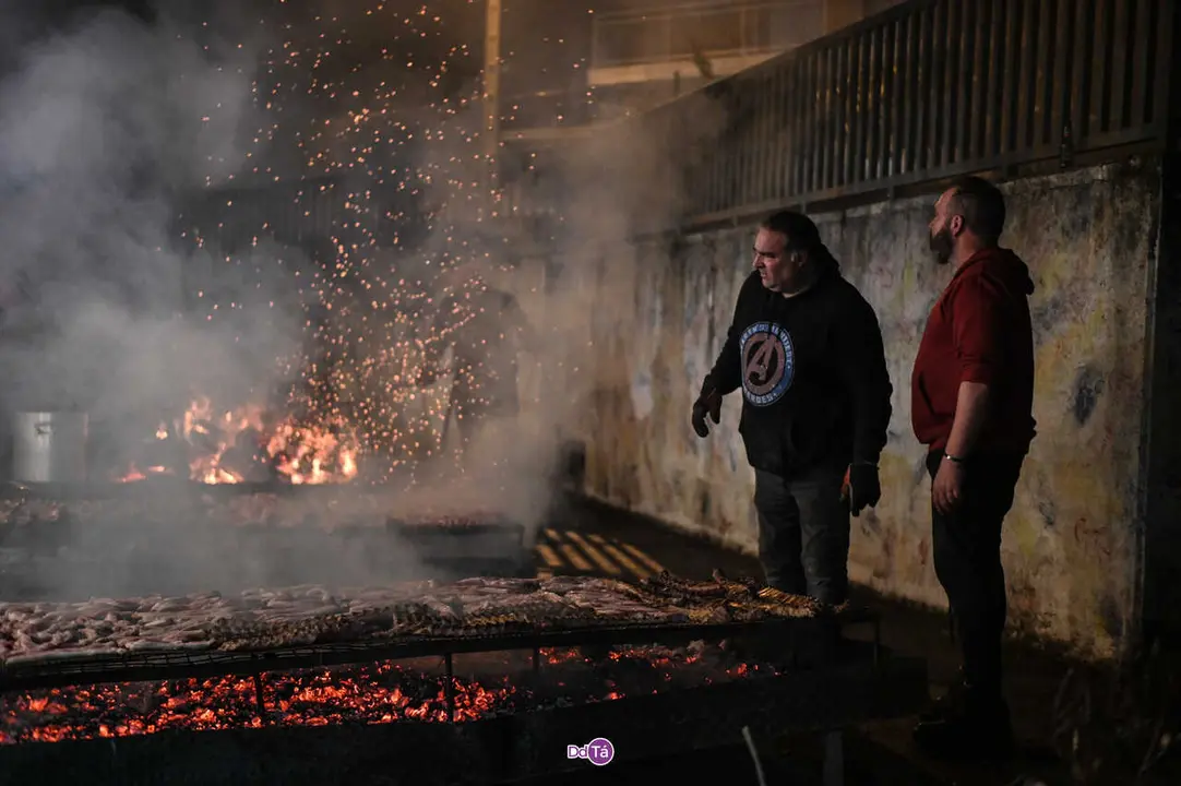 A asociaci&oacute;n Os Chocalleiros organizou o magosto no Concello de Vilardev&oacute;s. |&nbsp;FOTO: Noelia Caseiro.
