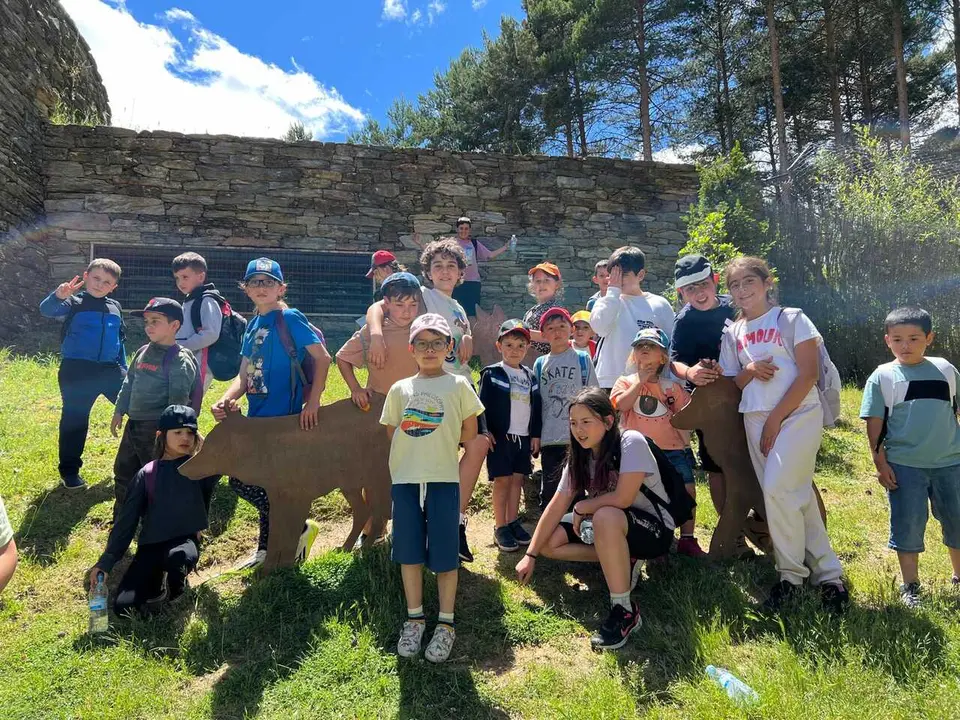 Alumnado do CEIP O Casti&ntilde;eiro de Laza.
