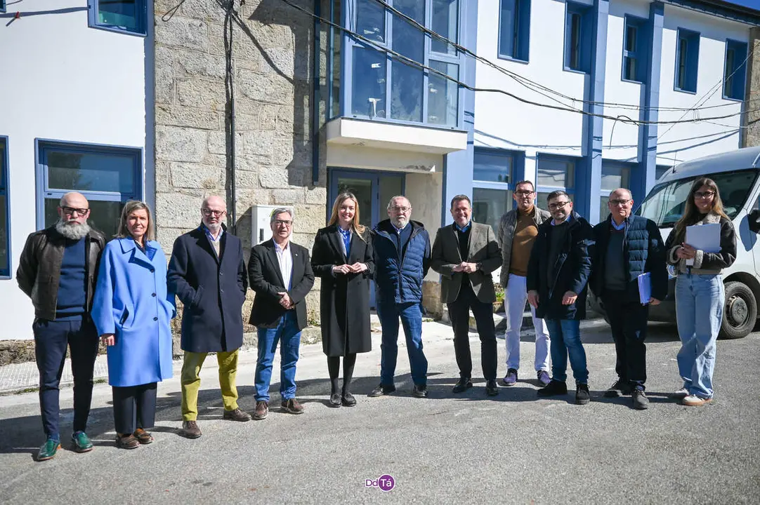 Representantes de la Deputaci&oacute;n, la Xunta y el Concello durante la visita institucional.