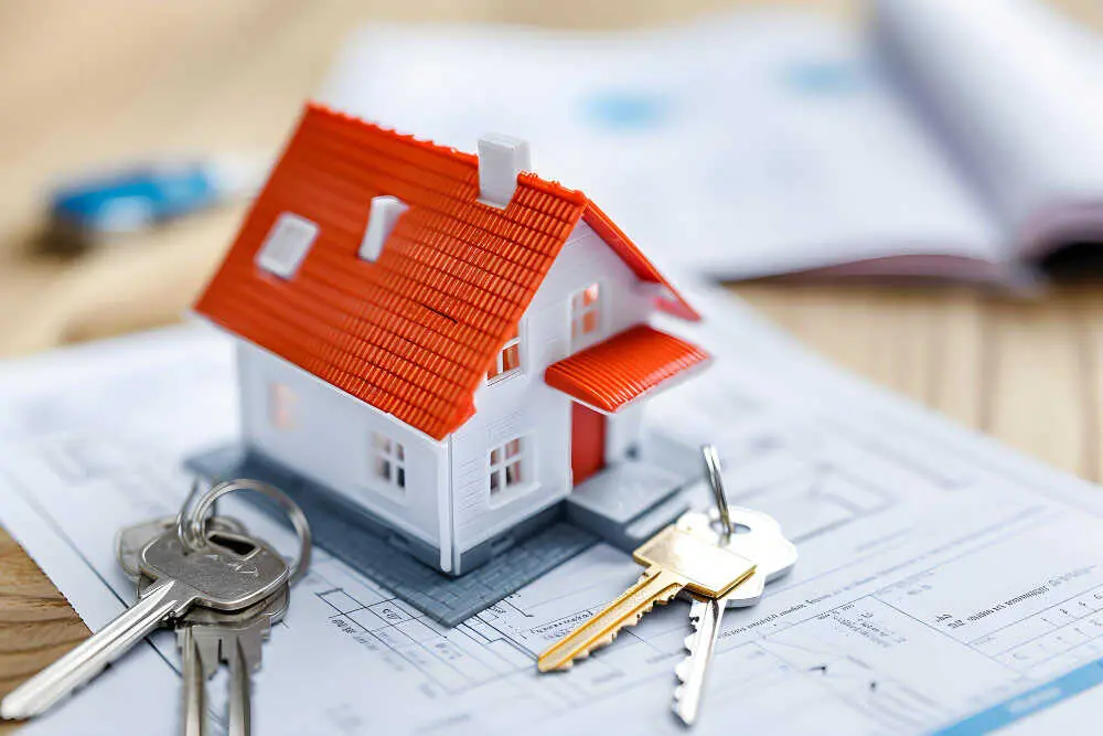 Comprar una vivienda, aceptar una herencia o embarcarse en el alquiler de un local comercial son decisiones financieras importantes. En todos estos escenarios existe un paso previo obligatorio que nunca deber&iacute;amos saltarnos si queremos evitar sorpresas desagradables o fraudes: solicitar la nota simple.
