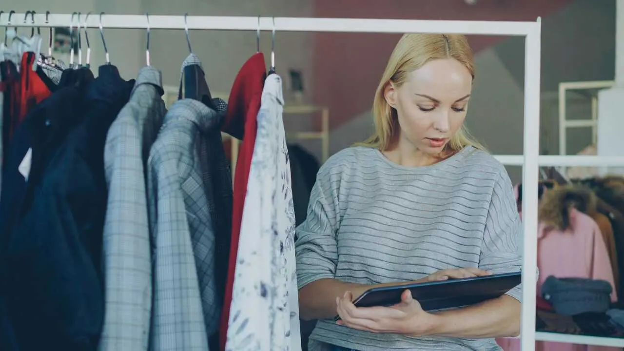 La transformaci&oacute;n digital ya no est&aacute; solo al alcance de las grandes ciudades. Ahora, es tambi&eacute;n una realidad para aquellas comarcas de peque&ntilde;o tama&ntilde;o en las que el comercio local sigue muy presente. Pero dado que su capacidad de adaptaci&oacute;n a los nuevos h&aacute;bitos de consumo de los consumidores es menor, se hacen necesarias soluciones como Velfix. Una empresa gallega que est&aacute; ayudando a modernizar el comercio sin que pierda su esencia.