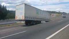 El semirremolque qued&oacute; desprendido en la A-52, a la altura de Fumaces.