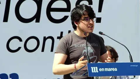 O n&uacute;mero un ao Congreso por Ourense, o limi&aacute;n Iv&aacute;n Olmos Ferreiro, no mitin da praza Garc&iacute;a Barb&oacute;n.