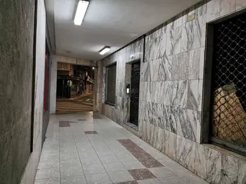 Portal del n&uacute;mero 89 de Luis Espada. En uno de sus primeros tuvo lugar la celebraci&oacute;n. | FOTO: Xos&eacute; Lois Colmenero.