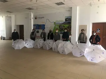 As mulleres da Mezquita, co resultado do seu traballo este luns.