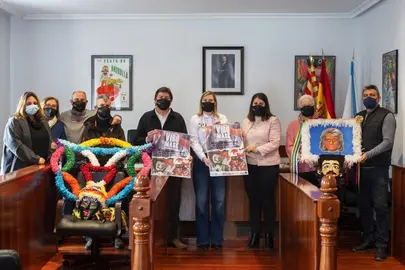 Presentaci&oacute;n da VII Mascarada Ib&eacute;rica en Viana do Bolo. Asisite: xerente do Inorde, Emma Gonz&aacute;lez Di&eacute;guez; o alcalde e o concelleiro de Cultura de Viana do Bolo, Andr&eacute;s Montensinos Rodr&iacute;guez e Abelardo Carballo, respectivamente; a alcaldesa de Vilari&ntilde;o de Conso, Melisa Mac&iacute;a Dom&iacute;nguez; o presidente da Asociaci&oacute;n de foli&oacute;ns Rurais de Viana e da Asociaci&oacute;n Robreda, Jorge Dom&iacute;nguez; e a vogal da Asociaci&oacute;n &ldquo;Xuntos polo foli&oacute;n&rdquo; de Vilari&ntilde;o, Nieves Rodr&iacute;guez, Concelleiro de infraestruturas, Jose Fidalgo Bidueiro; Ramona Garc&iacute;a m&eacute;ndez, concelleira de Servizos Sociais e Igualdade, Cristina Fern&aacute;ndez Hern&aacute;ndez, asociaci&oacute;n Robreda