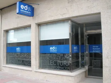 Oficinas da concesionaria, na r&uacute;a Canella Cega de Ver&iacute;n. | FOTO: Espina & Delf&iacute;n.