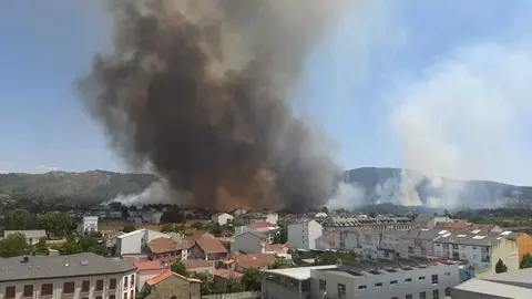 Un dos focos de lume que cerca Ver&iacute;n.