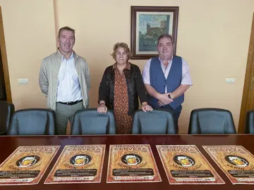 Manuel Lorenzo, Emilia Somoza y Gerardo Seoane presentaron la II Festa da Cervexa de Ver&iacute;n.