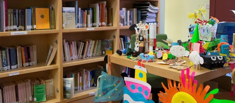 manualidades na biblioteca de Ver&iacute;n