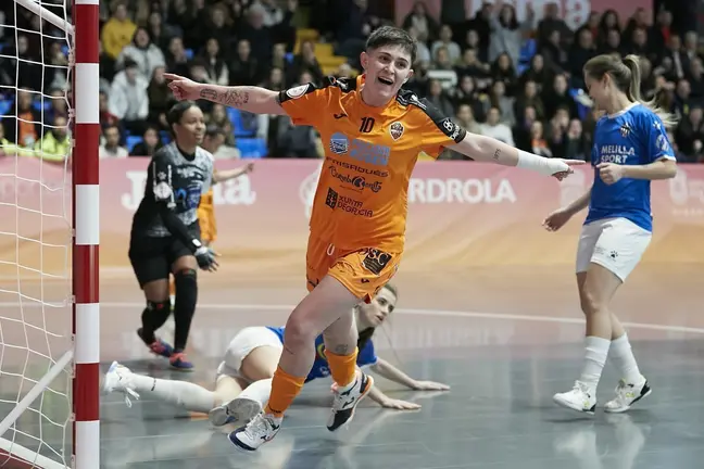 Ant&iacute;a P&eacute;rez marcou o primeiro gol para o seu equipo. | FOTO: RFEF Futsal.