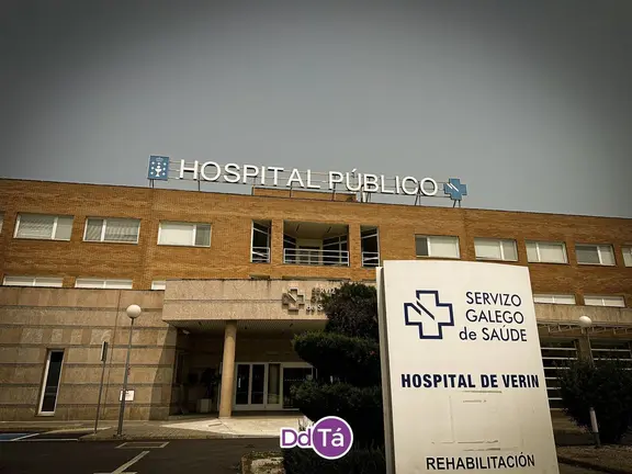 Entrada principal del Hospital verinense. | FOTO: Anabel Sim&oacute;n.