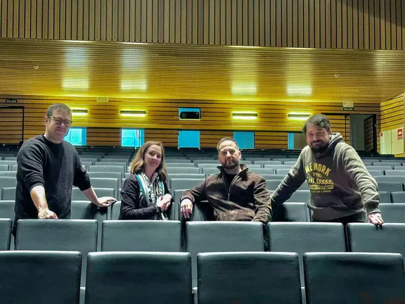 Carlos Montero -tercero por la izquierda-, director del FIC, y &Aacute;lex Nieves -primero-, responsable de Producci&oacute;n, tras el encuentro con los responsables del festival Entre Curtas de Chaves: Pedro Freitas (director) y Alexandra Martins. (presidenta do TEF)