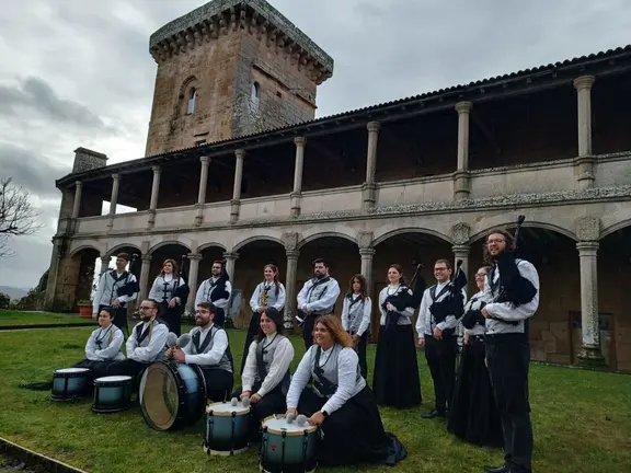 202312 Banda de Gaitas Nova Era no castelo de Monterrei