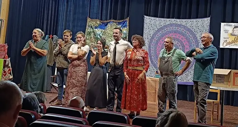La Caja de Pandora, representaci&oacute;n Yallah, Yallah en Viana
