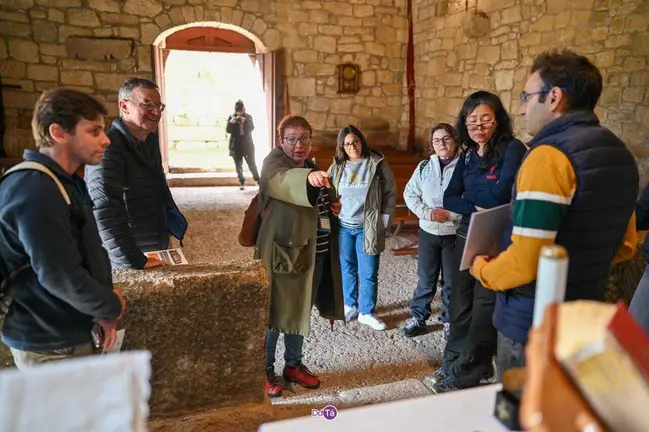 La ruta se inici&oacute; el pasado jueves 6 de noviembre en la iglesia de Mix&oacute;s. | FOTO: Noelia Caseiro.