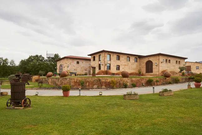 Bodega Franco Basalo, exterior, finca, estela do val