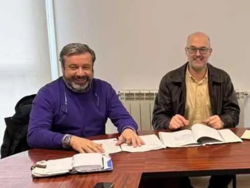 Mart&iacute;n Alemparte e Luciano Rivero durante a reuni&oacute;n celebrada hoxe no concello de Monterrei.
