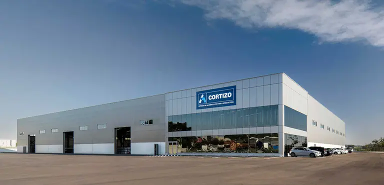 Centro log&iacute;stico de la espa&ntilde;ola Cortizo en Vila do Conde (Portugal).