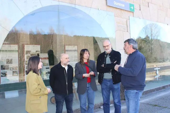 Instalaci&oacute;ns da antiga estaci&oacute;n da Vilavella, onde existen vivendas e un albergue sen uso.