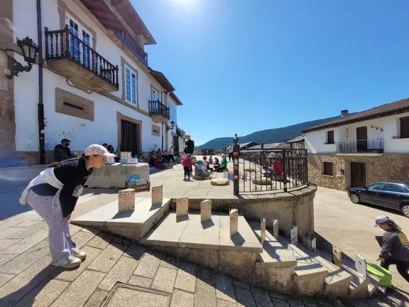 La Praza da Picota se convertir&aacute; en una biblioteca abierta para fomentar el amor por los libros entre la infancia y los vecinos de Laza.