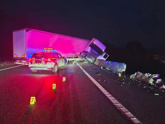 El cami&oacute;n accidentado en la madrugada del pasado mi&eacute;rcoles.