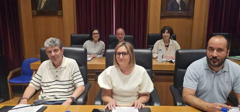 A deputada socialista Eva P&eacute;rez Gamote defendeu a moci&oacute;n sobre a sanidade p&uacute;blica rural, centrada na recuperaci&oacute;n dos servizos eliminados no Hospital P&uacute;blico de Ver&iacute;n.