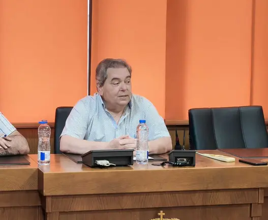 El alcalde de Ver&iacute;n, Gerardo Seoane, durante el Pleno Extraordinario celebrado este martes 2 de junio. | Foto: Xos&eacute; Lois Colmenero.