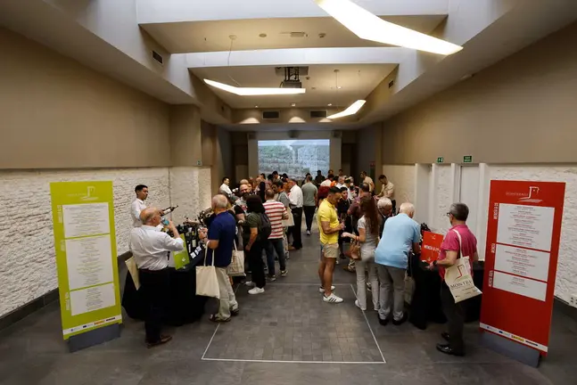 El t&uacute;nel de vinos de la D.O. Monterrei reuni&oacute; a m&aacute;s de un centenar de profesionales del sector en Madrid.