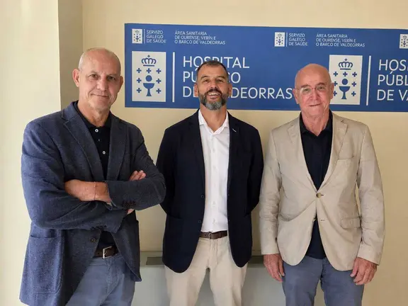 La visita coincidi&oacute; con una nueva concentraci&oacute;n de la Plataforma Sanitaria frente al hospital.
