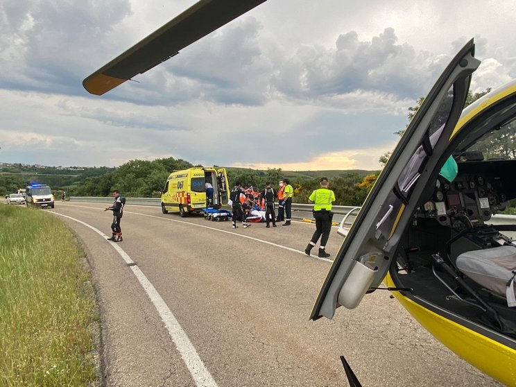 El lucense herido fue trasladado en helicóptero al CHUO. | FOTO: Guardia Civil.
