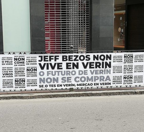Esta pancarta pódese ver na avenida de Portugal, intersección coa rúa Montemaior.