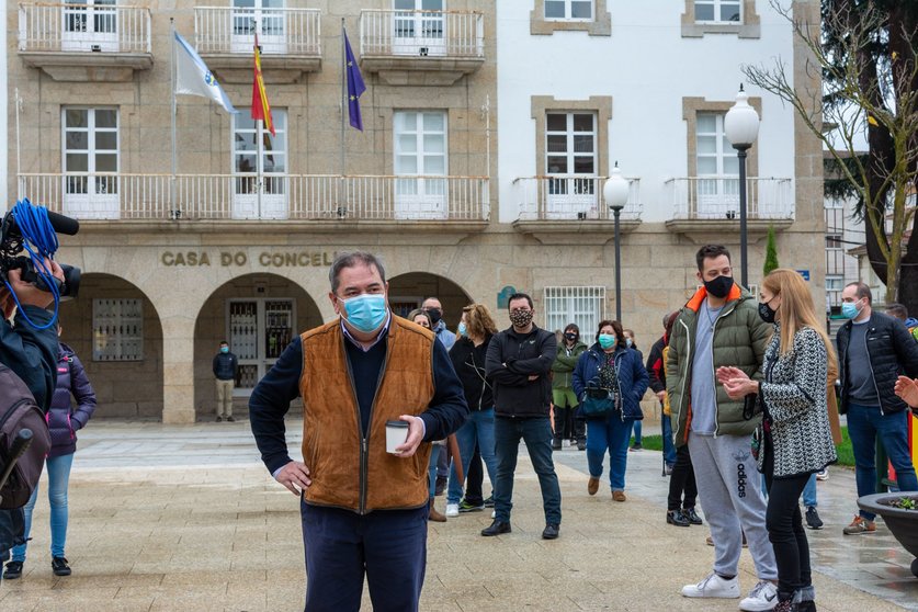 Seoane Fidalgo, o alcalde de Verín, o día da concentración dos hostaleiros diante da Casa do Concello. | FOTO: Carlos Gómez.