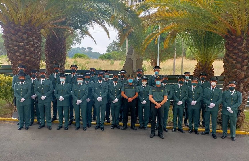 Los 25 agentes alumnos de la Guardia Civil, este lunes en la Comandancia provincia. | FOTO: Cedida.