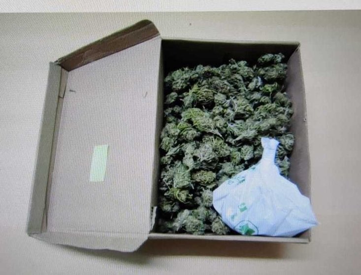 El detenido transportaba 195 gramos de marihuana preparados para la venta.