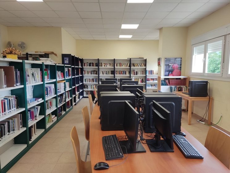A nova biblioteca municipal de Riós conta cunha aula de informática.