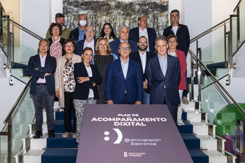 Os 20 alcaldes e Manuel Baltar firmaron hoxe o convenio en Ourense.