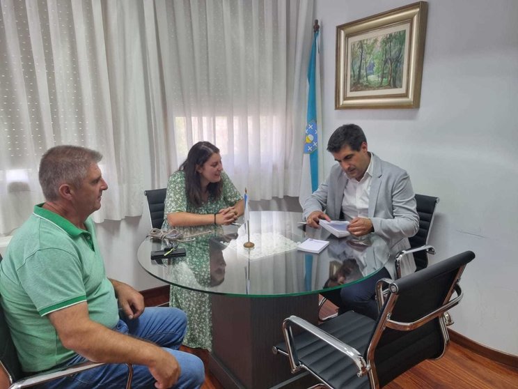 Gabriel Alén reuniuse coa tenente de alcalde de Viana, Maria Carmen Conde.