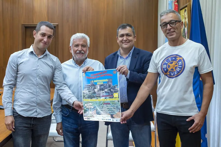 Presentaci&oacute;n da XI Marcha BTT no Concello de Monterrei. Asisten Rosendo Fern&aacute;ndez (VicePresidente da Deputaci&oacute;n), Jose Luis Suarez (Alcalde de Monterrei), Diego Mat&iacute;as  (Coordinador da proba) e Kiko Calvi&ntilde;o (Presidente da BTT Ver&iacute;n).