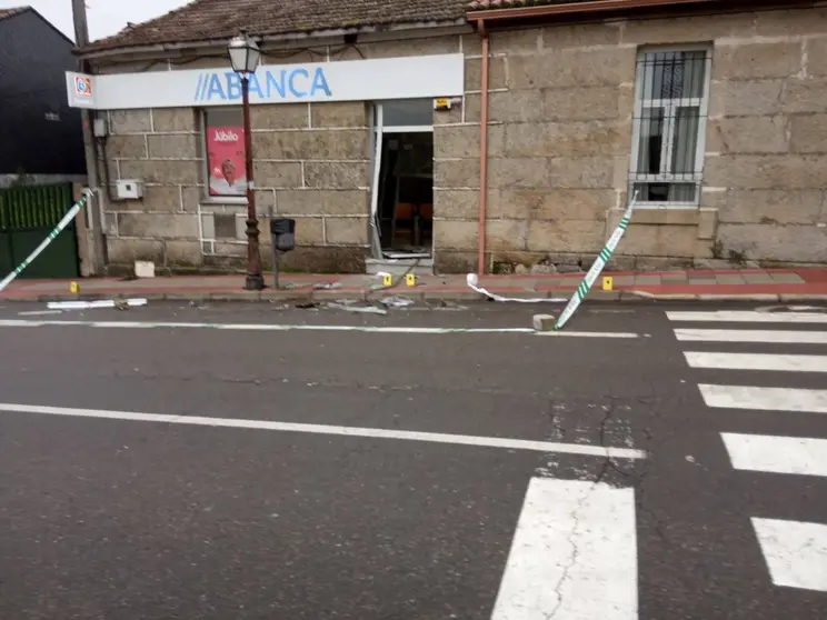 Vilardev&oacute;s 20191127_roubo caixeiro ABANCA02