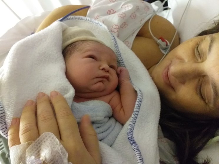 En el paritorio verinense de han registrado 11 partos desde el pasado 14 de marzo. En la imagen, el pequeño Adam. | FOTO: Xosé Lois Colmenero.