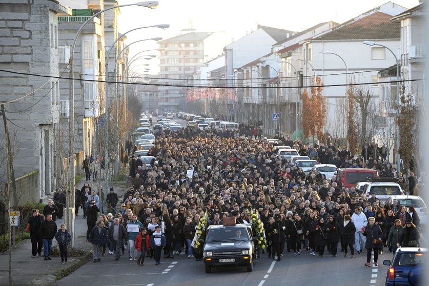 Multitudinaria fue este sábado la escenificación del entierro del hospital de Verín. | FOTO: O. P.