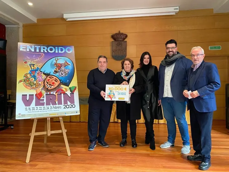 Entrega dos 30.000 euros de Gadis ao Concello de Ver&iacute;n.
