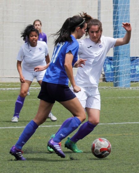 Cristina María Silva José, de azul, practicando uno de sus deportes favoritos.