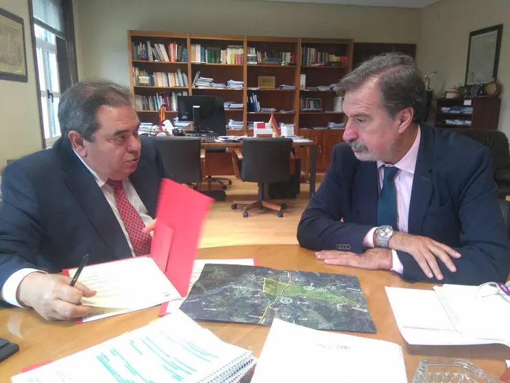 181107 Gerardo Seoane e Benito Bermejo, subdirector xeral de Gestion e Transporte do Ministerio de Fomento